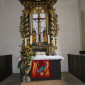 Festlich gestalteter Altar