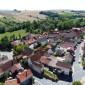 Blick auf das Unterdorf mit dem Schloss