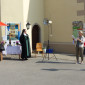 Nach dem Gottesdienst die Überraschung: Vertrauensfrau Gerda Lipfert gratuliert in ihrer Rede der Pfarrerin zu ihrem 25-jährigen Ordinationsjubiläum.